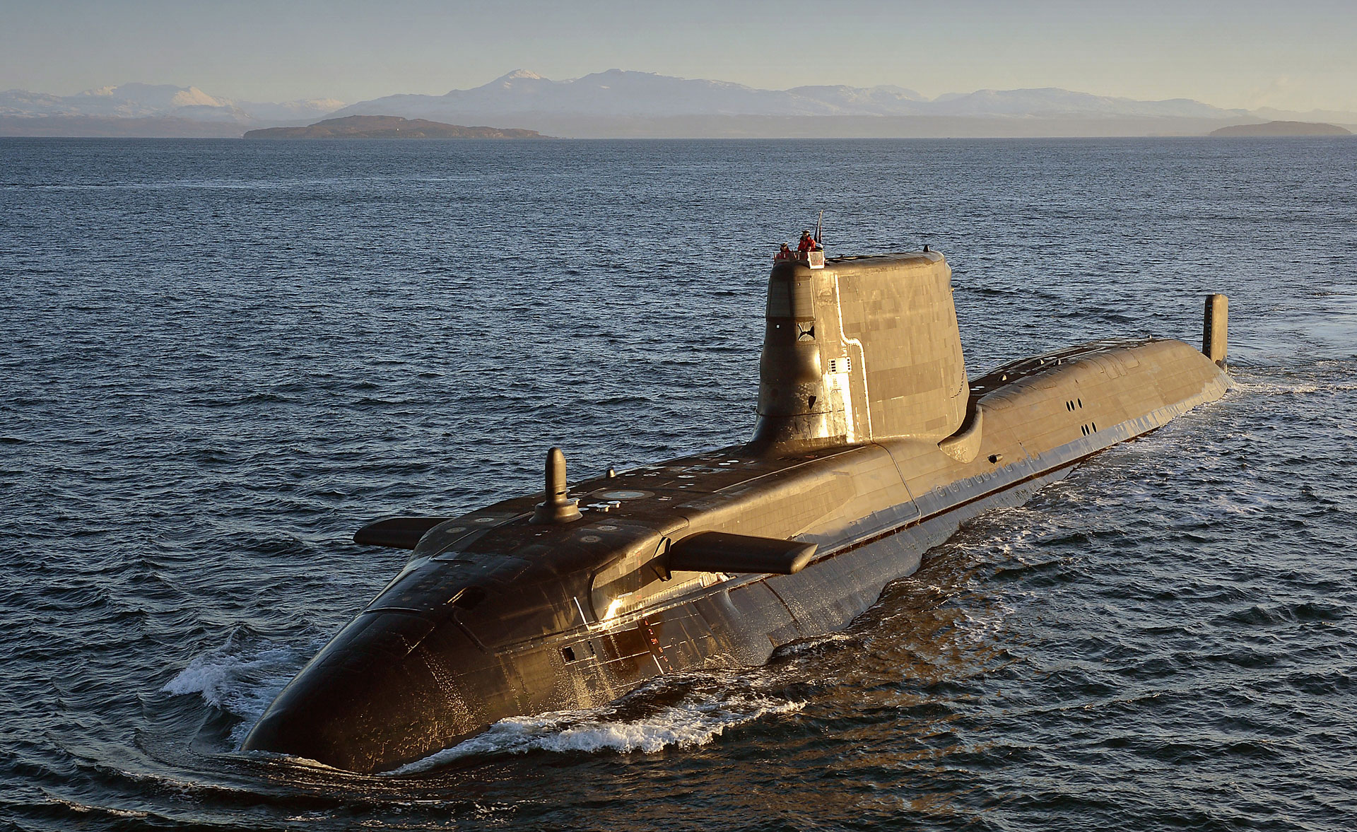 Lightweight, durable composite submarine structures