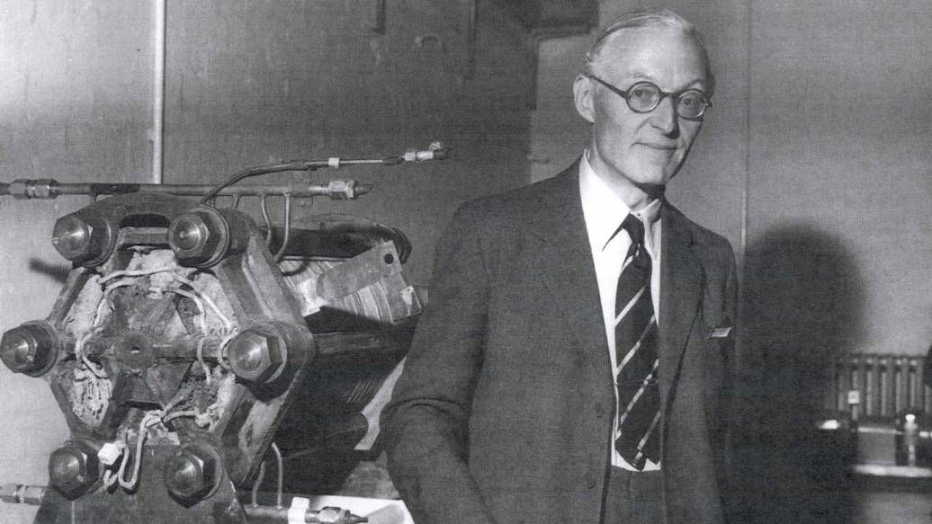 Blue plaque unveiled to honour engineer who developed revolutionary hydrogen fuel cell at Marshall