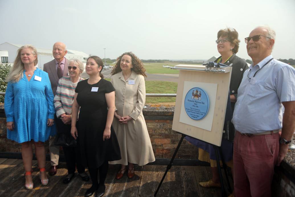 Cambridge pays tribute to the first woman to fly around the world