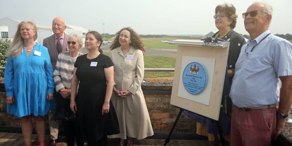 Cambridge pays tribute to the first woman to fly around the world