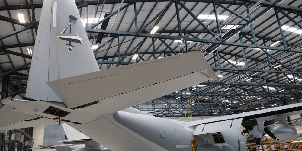 US Navy receive custom logo on Tanker Aircraft