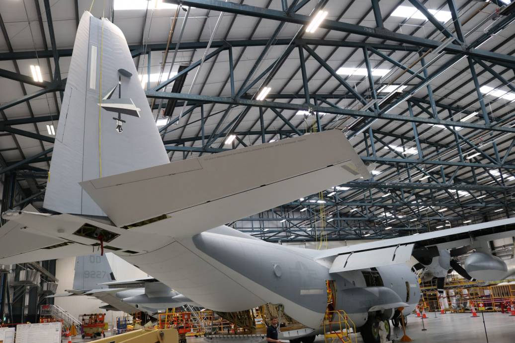 US Navy receive custom logo on Tanker Aircraft